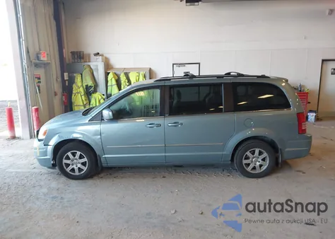 2010 Chrysler Town & Country Touring из США, поврежденный, VIN 2A4RR5D14AR142592